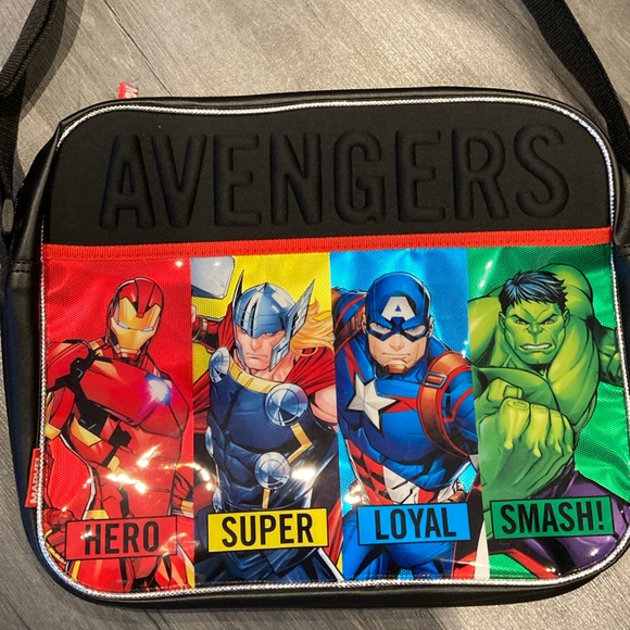 Marvel Avengers zip up shoulder bag new with tags - Picture 4 of 4